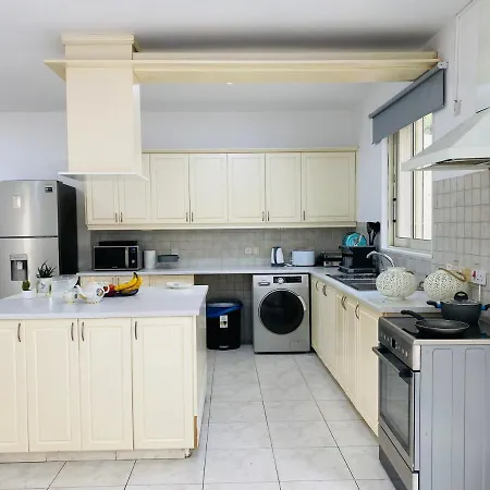 Gaia - 4 Bedroom House In