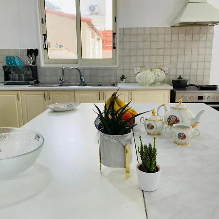 Gaia - 4 Bedroom House In Vilă Larnaca