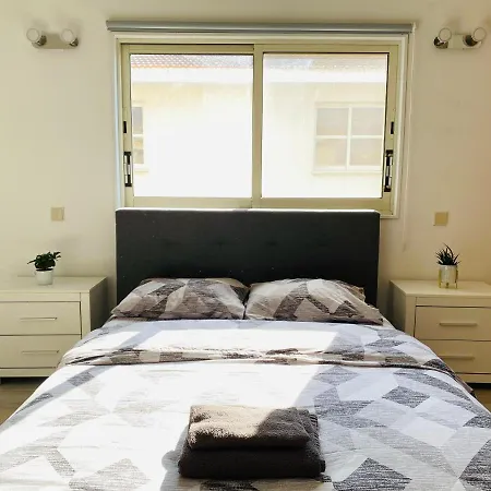 Villa Gaia - 4 Bedroom House In Larnaca