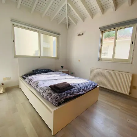 Gaia - 4 Bedroom House In Villa Larnaca