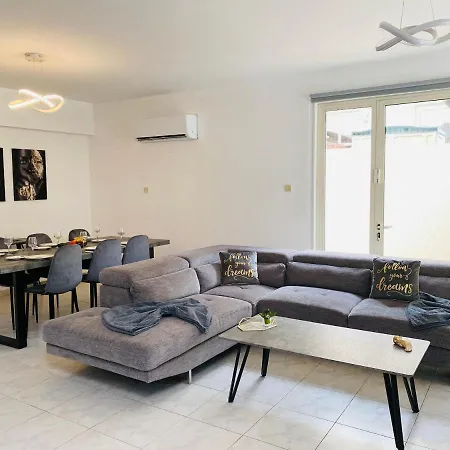 Villa Gaia - 4 Bedroom House In *