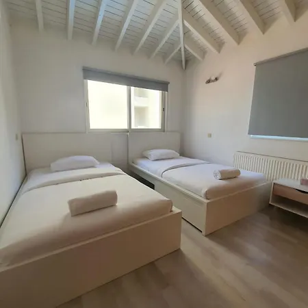 Vila Gaia - 4 Bedroom House In Larnaca