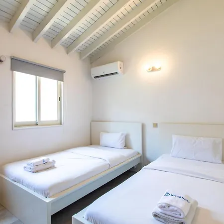 Gaia - 4 Bedroom House In * Λάρνακα