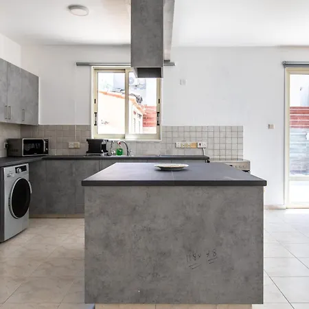 Gaia - 4 Bedroom House In * Λάρνακα