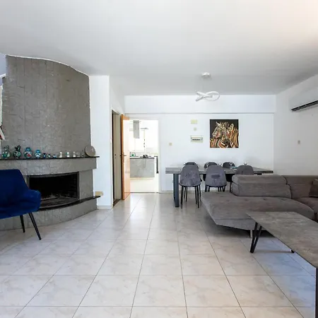 Gaia - 4 Bedroom House In * Λάρνακα