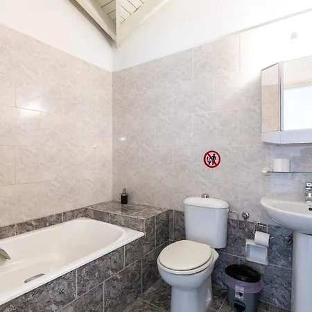 Gaia - 4 Bedroom House In * Λάρνακα