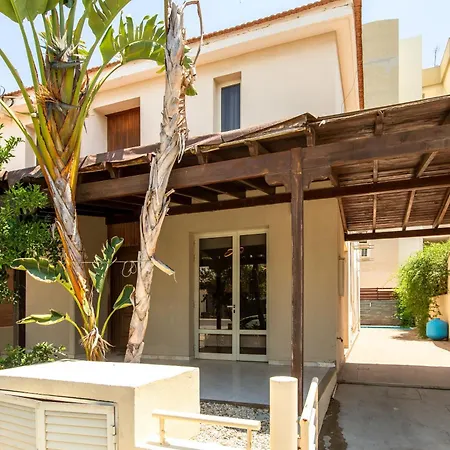 Gaia - 4 Bedroom House In Λάρνακα