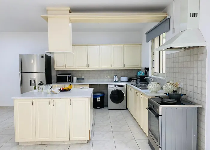 Gaia - 4 Bedroom House In