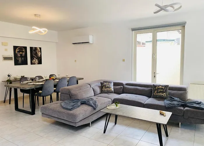 فيلة Gaia - 4 Bedroom House In *