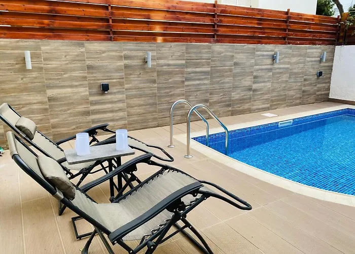 Gaia - 4 Bedroom House In